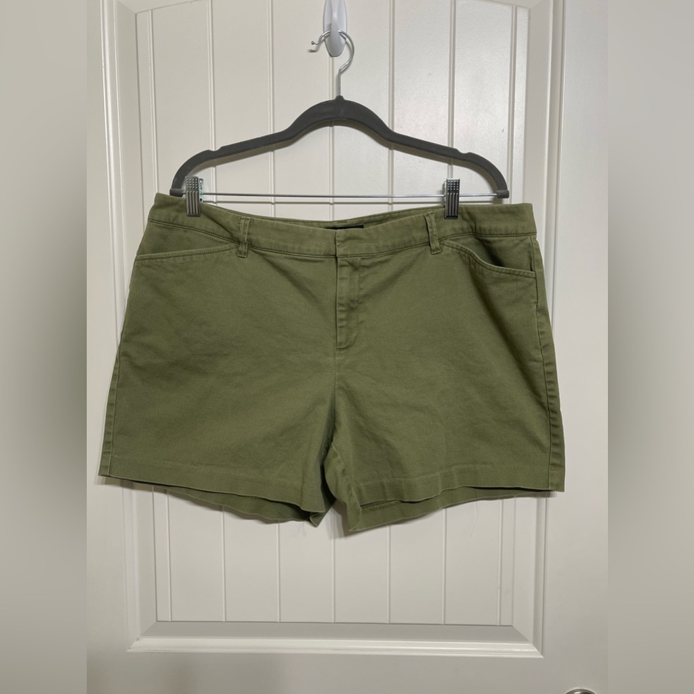 Attention Women's Olive Green Shorts Size 16